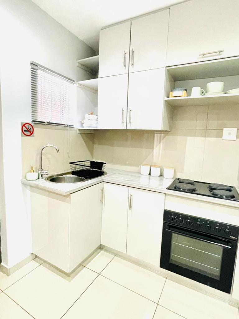 Trendy, Comfortable 1 Bedroom Apartments In Umtata Exterior foto